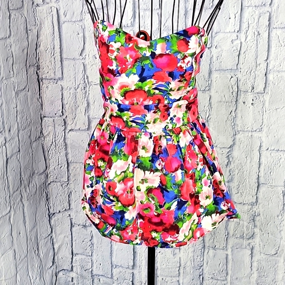 TWENTYONE Floral Strapless Peplum Blouse‎ Medium